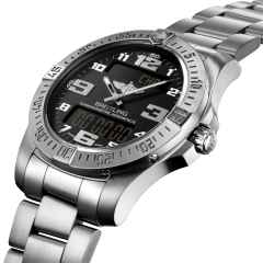 Breitling Aerospace Evo Quarz Titan 43mm schwarzes Zifferblatt Metallband – Herrenuhren Uhr Multifunktion aus Titan. Das Gehäuse ist rund und grau. Das Titanarmband ist grau. Das Zifferblatt ist arabisch und schwarz. – Ansicht 4