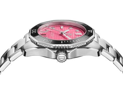 TAG Heuer Aquaracer Professional 300 Date Automatik Edelstahl 36mm rosa Zifferblatt mit Brillanten Metallband – Damenuhren Uhr mit Datum aus Edelstahl und Keramik. Das Gehäuse ist rund und silber. Das Edelstahlarmband ist silber. Das Zifferblatt ist ein Index in rosa. – Ansicht 4