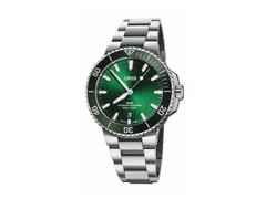 Oris Aquis Date Automatik Edelstahl 41,5mm grünes Zifferblatt Metallband – Herrenuhren Uhr mit Datum aus Edelstahl und Keramik. Das Gehäuse ist rund und silber. Das Edelstahlarmband ist silber. Das Zifferblatt ist ein Index in grün.