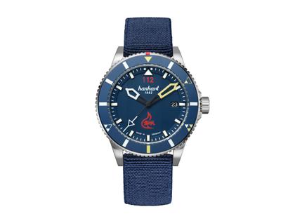 Hanhart Thermosphere Limited Edition Automatik Edelstahl 42mm blaues Zifferblatt blaues Textilband – Herrenuhren Uhr mit Datum aus Edelstahl und Keramik. Das Gehäuse ist rund und silber. Das Textilarmband ist blau. Das Zifferblatt ist arabisch Index und blau.