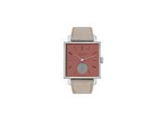 Nomos Glashütte Tetra Origins Terra Handaufzug Edelstahl 29,5mm rotes Zifferblatt graues Lederband Stahlboden – Damenuhren Uhr ohne Datum aus Edelstahl und Leder. Das Gehäuse ist quadratisch und silber. Das Lederarmband ist grau. Das Zifferblatt ist arabisch Index und rot.