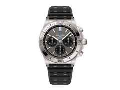 Breitling Chronomat B01 42 Automatik Titan graues Zifferblatt schwarzes Kautschukband – Herrenuhren Chronograph aus 950 Platin, Kautschuk und Titan. Das Gehäuse ist rund und grau. Das Kautschuk / Kunststoff / Silikon Armband ist schwarz. Das Zifferblatt ist ein Index in anthrazit.