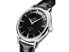 Omega Constellation Observatory Automatik Edelstahl 39mm schwarzes Zifferblatt schwarzes Lederband – Herrenuhren Uhr ohne Datum aus 750 Weißgold, Edelstahl, Keramik und Leder. Das Gehäuse ist rund und silber. Das Lederarmband Kroko / Alligator ist schwarz. Das Zifferblatt ist ein Index in schwarz. – Ansicht 3
