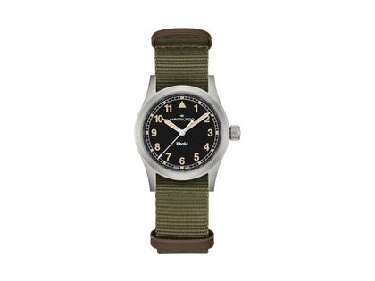 Hamilton Khaki Field Quartz Edelstahl 33mm schwarzes Zifferblatt grünes NATO-Textilband – Damenuhren Uhr ohne Datum aus Edelstahl. Das Gehäuse ist rund und grau. Das Textilarmband ist grün. Das Zifferblatt ist ein Index in schwarz.