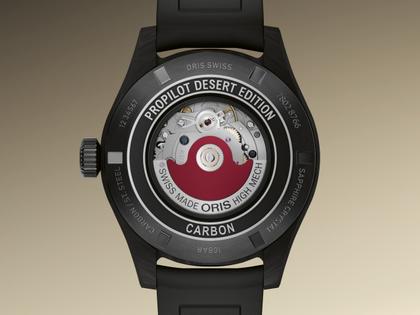 Oris ProPilot Desert Edition Automatik Edelstahl PVD-Grau 41mm beiges Zifferblatt schwarzes Kautschukband – Herrenuhren Uhr mit Datum aus Carbon, Edelstahl und PVD beschichtet. Das Gehäuse ist rund und anthrazit. Das Kautschuk / Kunststoff / Silikon Armband ist schwarz. Das Zifferblatt ist arabisch Index und beige. – Ansicht 2