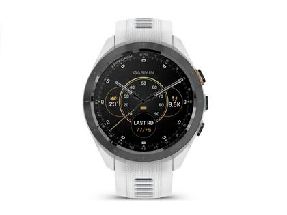 Garmin Approach S70 Smartwatch Kunststoff 42mm digitale Anzeige weißes Silikonband – Herrenuhren Uhr Multifunktion aus Keramik und Kunststoff. Das Gehäuse ist rund und grau. Das Kautschuk / Kunststoff / Silikon Armband ist weiß. Das Zifferblatt ist digital und schwarz. – Ansicht 3