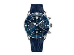 Breitling Superocean Heritage B01 Chronograph Automatik Edelstahl 42mm blaues Zifferblatt blaues Kautschukband – Herrenuhren Chronograph aus Edelstahl, Kautschuk und Keramik. Das Gehäuse ist rund und silber. Das Kautschuk / Kunststoff / Silikon Armband ist blau. Das Zifferblatt ist ein Index in blau.