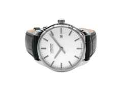 Union Glashütte Viro Datum Automatik Edelstahl 41mm silbernes Zifferblatt schwarzes Lederband D001.407.16.031.00 Full Set Occasion Refurbished – Herrenuhren Uhr mit Datum aus Edelstahl. Das Gehäuse ist rund und silber. Das Lederarmband ist schwarz. Das Zifferblatt ist ein Index in silber.