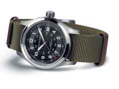 Hamilton Khaki Field Call of Duty Automatik Edelstahl 38mm schwarzes Zifferblatt olivgrünes Textilband Limited Edition – Herrenuhren Uhr mit Datum aus Edelstahl und Leder. Das Gehäuse ist rund und silber. Das Textilarmband ist grün. Das Zifferblatt ist arabisch und schwarz. – Ansicht 2