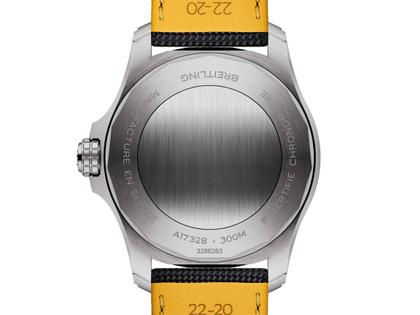 Breitling Avenger Automatik 42 Edelstahl schwarzes Zifferblatt schwarzes Lederband – Herrenuhren Uhr mit Datum aus Edelstahl und Leder. Das Gehäuse ist rund und silber. Das Lederarmband ist schwarz. Das Zifferblatt ist ein Index in schwarz. – Ansicht 4