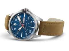 Hamilton Khaki Aviation Pilot Air Glaciers Edition Automatik Titan 42mm blaues Zifferblatt blaues Textilband – Herrenuhren Uhr mit Datum aus Titan. Das Gehäuse ist rund und silber. Das Textilarmband ist blau. Das Zifferblatt ist arabisch Index und blau. – Ansicht 5