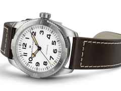 Hamilton Khaki Field Expedition Automatik Edelstahl 37mm weißes Zifferblatt braunes Lederband – Herrenuhren Uhr ohne Datum aus Edelstahl und Leder. Das Gehäuse ist rund und silber. Das Edelstahlarmband ist braun. Das Zifferblatt ist arabisch und weiß. – Ansicht 2