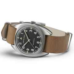 Hamilton Khaki Aviation Pilot Pioneer Mechanical Handaufzug Edelstahl 36x33mm graues Zifferblatt braunes Lederband – Herrenuhren Uhr ohne Datum aus Edelstahl und Leder. Das Gehäuse ist rund und silber. Das Lederarmband ist braun. Das Zifferblatt ist arabisch und schwarz. – Ansicht 2