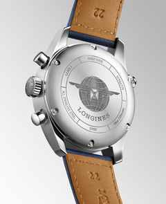Longines Spirit Chronograph Automatik Edelstahl 42mm blaues Zifferblatt blaues Lederband – Herrenuhren Chronograph aus Edelstahl. Das Gehäuse ist rund und silber. Das Lederarmband ist blau. Das Zifferblatt ist arabisch Index und blau. – Ansicht 3