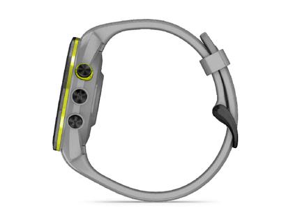Garmin Approach S70 Smartwatch Kunststoff 42mm digitale Anzeige graues Silikonband – Herrenuhren Uhr Multifunktion aus Keramik und Kunststoff. Das Gehäuse ist rund und grau. Das Kautschuk / Kunststoff / Silikon Armband ist grau. Das Zifferblatt ist digital und schwarz. – Ansicht 6