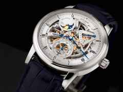Glashütte Original Senator Mondphase Skelettierte Edition Handaufzug Weißgold 42mm silbernes Zifferblatt schwarzes Lederband – Herrenuhren Uhr ohne Datum aus 750 Weißgold. Das Gehäuse ist rund und silber. Das Lederarmband Kroko / Alligator ist blau. Das Zifferblatt ist römisch Index und silber. – Ansicht 2