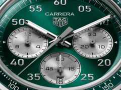 TAG Heuer Carrera Chronograph Sport Automatik Edelstahl 42mm grünes Zifferblatt Metallband – Herrenuhren Chronograph aus Edelstahl und Keramik. Das Gehäuse ist rund und silber. Das Edelstahlarmband ist silber. Das Zifferblatt ist arabisch Index und grün. – Ansicht 4