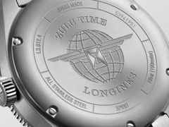 Longines Spirit Zulu Time Automatik Edelstahl 42mm blaues Zifferblatt Metallband – Herrenuhren Uhr mit Datum aus Edelstahl und Keramik. Das Gehäuse ist rund und silber. Das Edelstahlarmband ist silber. Das Zifferblatt ist arabisch und blau. – Ansicht 4