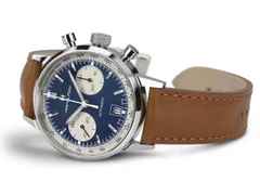 Hamilton American Classic Intra-Matic Auto Chrono 40 mm blaues Zifferblatt braunes Lederband – Herrenuhren Chronograph aus Edelstahl und Leder. Das Gehäuse ist rund und silber. Das Lederarmband ist braun. Das Zifferblatt ist ein Index in blau. – Ansicht 2