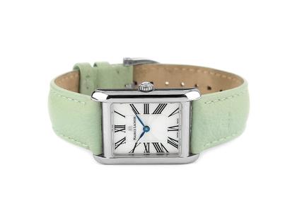 Damenuhren Uhr ohne Datum aus Edelstahl. Das Gehäuse ist rechteckig und silber. Das Lederarmband ist grün. Das Zifferblatt ist römisch und weiß.