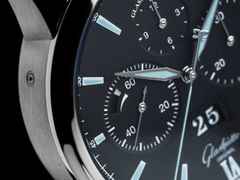 Glashütte Original Senator Chronograph Panoramadatum Automatik Edelstahl 42mm schwarzes Zifferblatt schwarzes Lederband – Herrenuhren Chronograph aus Edelstahl. Das Gehäuse ist rund und silber. Das Lederarmband ist schwarz. Das Zifferblatt ist römisch Index und schwarz. – Ansicht 3
