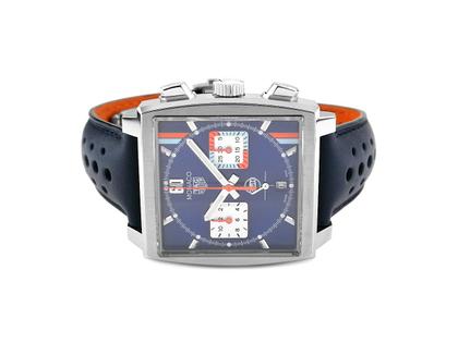 TAG Heuer Monaco x Gulf Edition Chronograph Automatik Edelstahl 39x39mm Lederband CBL2115.FC6494 Full Set mit Garantie Occasion Neu – Herrenuhren Chronograph aus Edelstahl. Das Gehäuse ist tonneauform und silber. Das Lederarmband ist blau. Das Zifferblatt ist ein Index in mehrfarbig.