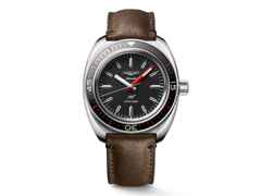Longines Ultra-Chron Automatik Edelstahl 43mm schwarzes Zifferblatt braunes Lederband – Herrenuhren Uhr ohne Datum aus Edelstahl, Keramik und Leder. Das Gehäuse ist rund und silber. Das Lederarmband ist braun. Das Zifferblatt ist ein Index in schwarz.