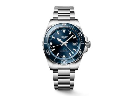 Longines HydroConquest GMT Automatik Edelstahl 41mm blaues Zifferblatt Metallband – Herrenuhren Uhr mit Datum aus Edelstahl und Keramik. Das Gehäuse ist rund und silber. Das Edelstahlarmband ist silber. Das Zifferblatt ist ein Index in blau.