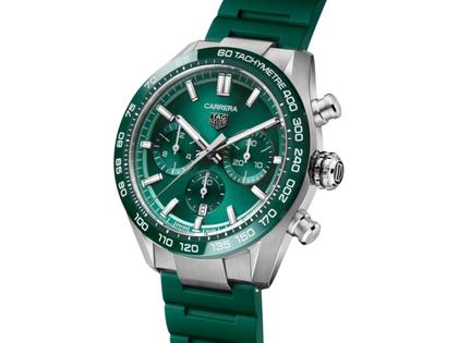TAG Heuer Carrera Chronograph Automatik Edelstahl 44mm grünes Zifferblatt grünes Kautschukband – Herrenuhren Chronograph aus Edelstahl und Keramik. Das Gehäuse ist rund und silber. Das Kautschuk / Kunststoff / Silikon Armband ist grün. Das Zifferblatt ist ein Index in grün. – Ansicht 2