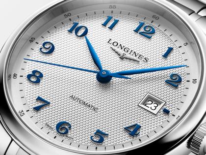 Longines Master Collection Automatik Edelstahl 41mm silbernes Zifferblatt Metallband – Herrenuhren Uhr mit Datum aus Edelstahl. Das Gehäuse ist rund und silber. Das Edelstahlarmband ist silber. Das Zifferblatt ist arabisch und silber. – Ansicht 2