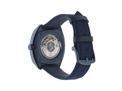 Gucci Interlocking Automatik Edelstahl PVD-Blau 41mm blaues Zifferblatt blaues Textilband YA142331 – Herrenuhren Uhr ohne Datum aus Edelstahl und PVD beschichtet. Das Gehäuse ist rund und blau. Das Textilarmband ist blau. Das Zifferblatt ist ein Index in blau. – Ansicht 2