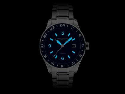 Montblanc 1858 GMT blau Edelstahlband – Herrenuhren Uhr mit Datum aus Edelstahl und Keramik. Das Gehäuse ist rund und silber. Das Edelstahlarmband ist silber. Das Zifferblatt ist arabisch Index und blau. – Ansicht 5