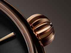 Frederique Constant Classic Tourbillon Manufacture Limited Edition Automatik Roségold 39mm dunkles Zifferblatt braunes Lederband – Herrenuhren Uhr ohne Datum aus 750 Rotgold. Das Gehäuse ist rund und roségold. Das Lederarmband Kroko / Alligator ist braun. Das Zifferblatt ist ein Index in grau. – Ansicht 6