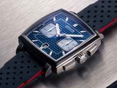 Union Glashütte Averin Chronograph Automatik Edelstahl 41mm blaues Zifferblatt blaues Kautschukband blaues Lederband – Herrenuhren Chronograph aus Edelstahl, Kautschuk und Leder. Das Gehäuse ist quadratisch und silber. Das Lederarmband ist grau. Das Zifferblatt ist ein Index in blau. – Ansicht 4