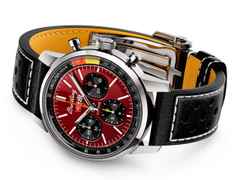 Breitling Top Time B01 Chevrolet Corvette Automatik Edelstahl 41mm rotes Zifferblatt schwarzes Lederband – Herrenuhren Chronograph aus Edelstahl. Das Gehäuse ist rund und silber. Das Lederarmband ist schwarz. Das Zifferblatt ist ein Index in rot. – Ansicht 3