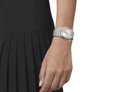 Tissot PRX Quarz Edelstahl 35mm silbernes Zifferblatt Metallband – Damenuhren Uhr mit Datum aus Edelstahl. Das Gehäuse ist rund und silber. Das Edelstahlarmband ist silber. Das Zifferblatt ist ein Index in silber. – Ansicht 4