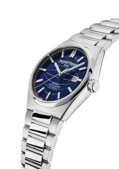 Frederique Constant Highlife Automatic Chronometer Edelstahl 41mm blaues Zifferblatt Metallband und Kautschukband – Herrenuhren Uhr mit Datum aus Edelstahl und Kautschuk. Das Gehäuse ist rund und silber. Das Edelstahlarmband ist silber. Das Zifferblatt ist ein Index in blau. – Ansicht 2