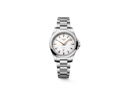 Longines Conquest Quarz Edelstahl 30mm weißes Zifferblatt Metallband – Damenuhren Uhr mit Datum aus Edelstahl. Das Gehäuse ist rund und silber. Das Edelstahlarmband ist silber. Das Zifferblatt ist ein Index in weiß.
