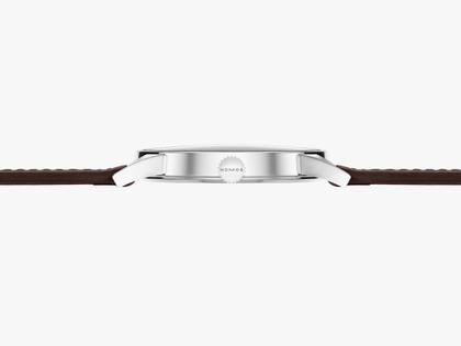 Nomos Glashütte Minimatik 39 Datum Handaufzug Edelstahl weißes Zifferblatt braunes Lederband – Herrenuhren Uhr mit Datum aus Edelstahl. Das Gehäuse ist rund und silber. Das Lederarmband ist braun. Das Zifferblatt ist arabisch Index und weiß. – Ansicht 2