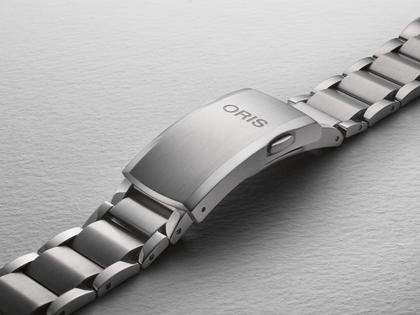 Oris Aquis Date Calibre 400 Automatik Edelstahl 43,5mm blaues Zifferblatt Metallband – Herrenuhren Uhr mit Datum aus Edelstahl und Keramik. Das Gehäuse ist rund und silber. Das Edelstahlarmband ist silber. Das Zifferblatt ist ein Index in blau. – Ansicht 5