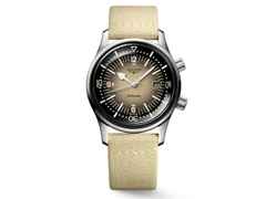 Longines Legend Diver Automatik Edelstahl 42mm beiges Zifferblatt beiges Lederband – Herrenuhren Uhr mit Datum aus Edelstahl. Das Gehäuse ist rund und silber. Das Textilarmband ist beige. Das Zifferblatt ist arabisch Index und beige.