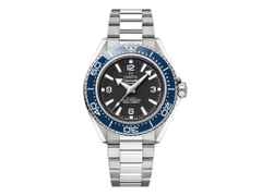 Omega Seamaster Planet Ocean 600M Automatik Edelstahl 42mm schwarzes Zifferblatt blaue Keramiklünette Metallband – Herrenuhren Uhr ohne Datum aus Edelstahl und Keramik. Das Gehäuse ist rund und silber. Das Edelstahlarmband ist silber. Das Zifferblatt ist arabisch Index und schwarz.