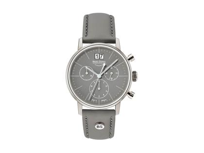 Bruno Söhnle Glashütte Stuttgart  Chrono Small Edelstahl grau Lederband – Damenuhren Chronograph aus Edelstahl. Das Gehäuse ist rund und silber. Das Lederarmband ist grau. Das Zifferblatt ist ein Index in grau.