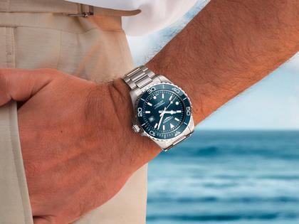 Longines HydroConquest Automatik Edelstahl 39mm blaues Zifferblatt Metallband – Herrenuhren Uhr mit Datum aus Edelstahl. Das Gehäuse ist rund und silber. Das Edelstahlarmband ist silber. Das Zifferblatt ist ein Index in blau. – Ansicht 4