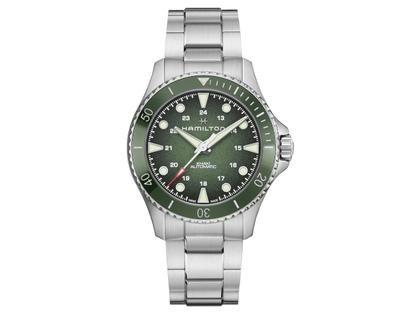 Hamilton Khaki Navy Scuba Automatic Edelstahl 43mm grünes Zifferblatt Metallband – Herrenuhren Uhr ohne Datum aus Edelstahl und Keramik. Das Gehäuse ist rund und silber. Das Edelstahlarmband ist silber. Das Zifferblatt ist arabisch Index und grün.