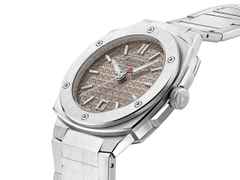 Alpina Alpiner Extreme Quartz Edelstahl 34mm beiges Zifferblatt Metallband – Damenuhren Uhr mit Datum aus Edelstahl und Kautschuk. Das Gehäuse ist rund und silber. Das Edelstahlarmband ist silber. Das Zifferblatt ist ein Index in beige. – Ansicht 2
