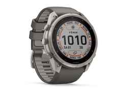 Garmin Fenix 9 Pro inReach Solar Titan 51mm digitales Display graues Silikonband – Herrenuhren Uhr Multifunktion aus Kautschuk und Titan. Das Gehäuse ist rund und grau. Das Kautschuk / Kunststoff / Silikon Armband ist grau. Das Zifferblatt ist digital und schwarz. – Ansicht 5