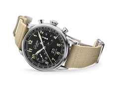 Glashütte Original Senator Chronograph Navigator Automatik Edelstahl 41mm schwarzes Zifferblatt beiges Textilband – Herrenuhren Chronograph aus Edelstahl. Das Gehäuse ist rund und silber. Das Textilarmband ist beige. Das Zifferblatt ist arabisch und schwarz. – Ansicht 9