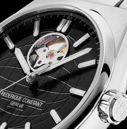 Frederique Constant Highlife Heart Beat Automatic Chronometer Edelstahl 41mm schwarzes Zifferblatt Metallband und Kautschukband – Herrenuhren Uhr ohne Datum aus Edelstahl und Kautschuk. Das Gehäuse ist rund und silber. Das Edelstahlarmband ist silber. Das Zifferblatt ist ein Index in schwarz. – Ansicht 3