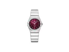 Omega Constellation Quarz Edelstahl 28mm rotes Zifferblatt mit Brillanten Metallband – Damenuhren Uhr ohne Datum aus Edelstahl. Das Gehäuse ist rund und silber. Das Edelstahlarmband ist silber. Das Zifferblatt ist ein Index in rot.